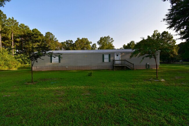Building Photo - 3 Bedroom 2 Bath Mobile Home in Choudrant
