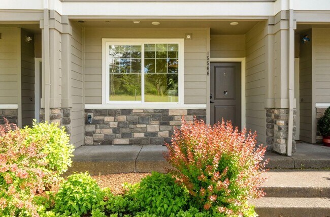 Foto del edificio - Beautiful North Bethany Home with 3 Bedrooms + Expansive Bonus Room, 2-Car Tandem Garage & Prime ...