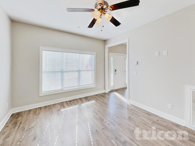 Foto del edificio - 465 Hunter Way