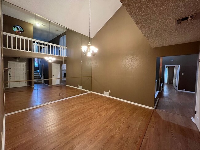 Building Photo - *COMING SOON!* 2 Bedroom Garden Style Villa Home In A Prime Location – Near Shopping & Dining!