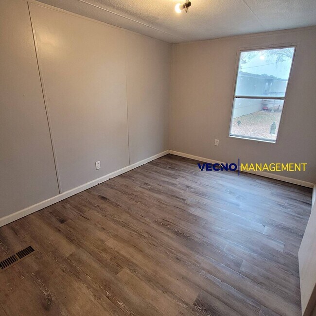 Foto del edificio - 3525 E Main St