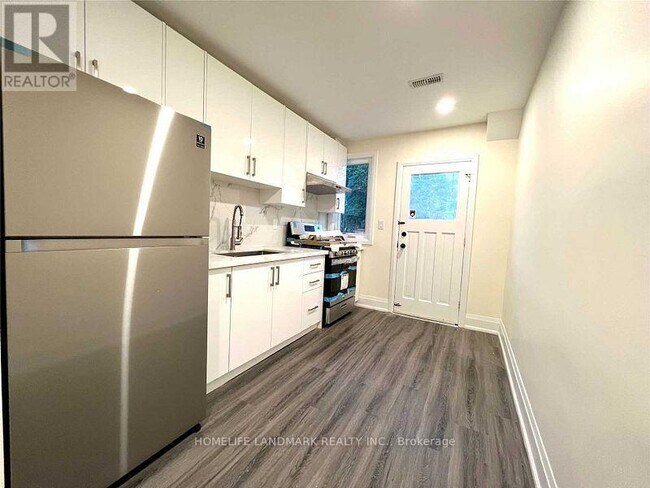 Photo du bâtiment - 1631 Bayview Ave