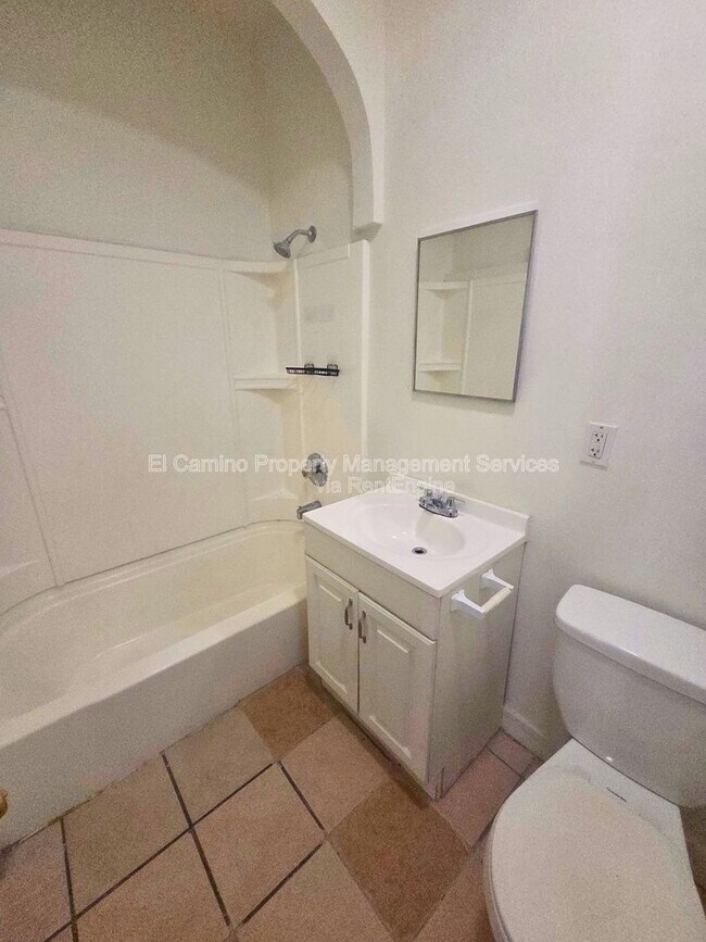 Foto del edificio - 336 W 9th St