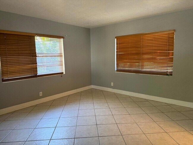 Foto del edificio - 1332 NW 5th Ave