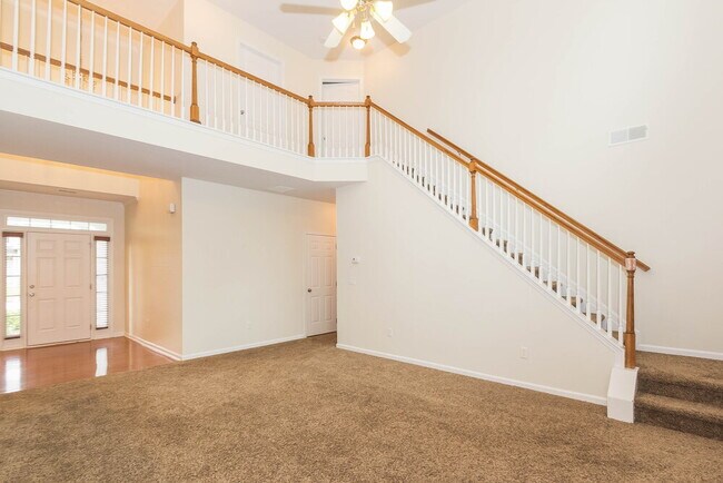 Building Photo - 250 Lantana Dr