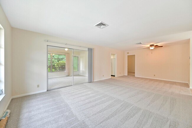 Foto del edificio - Completely Remodeled ~ 2/2 Single Family H...