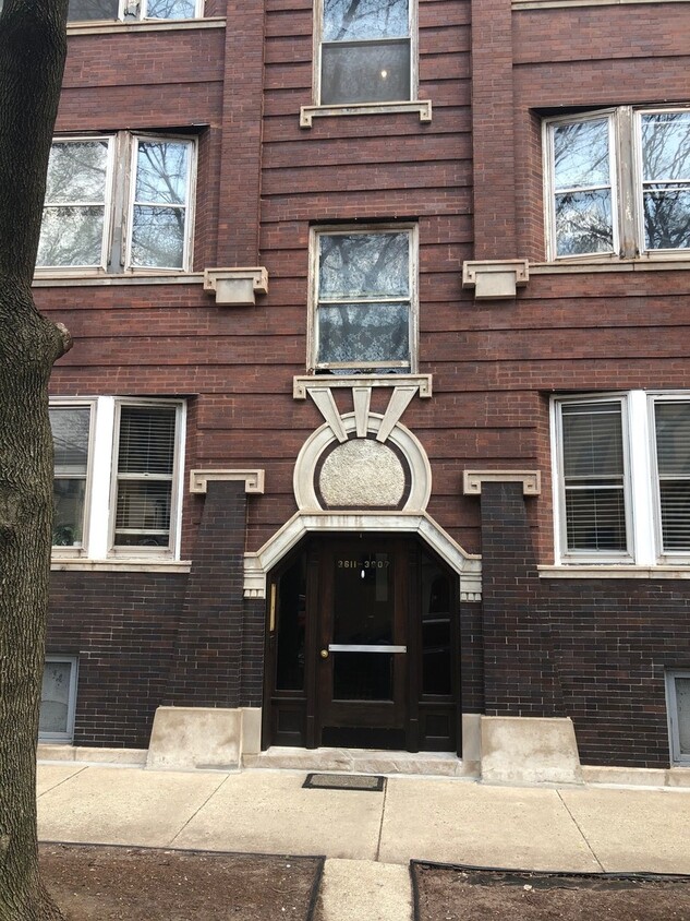 Primary Photo - 3611 N Seeley Ave