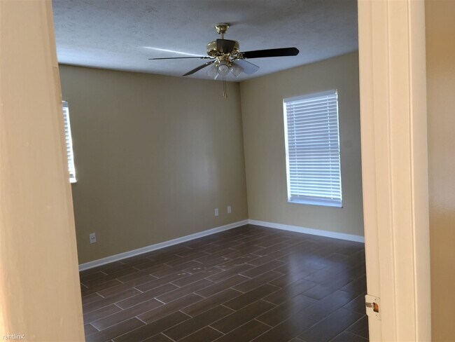Building Photo - 3 br, 2 bath House - 8176 Old English Dr