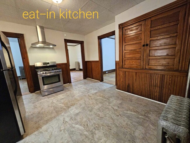 Large kitchen - 489 Lincoln St