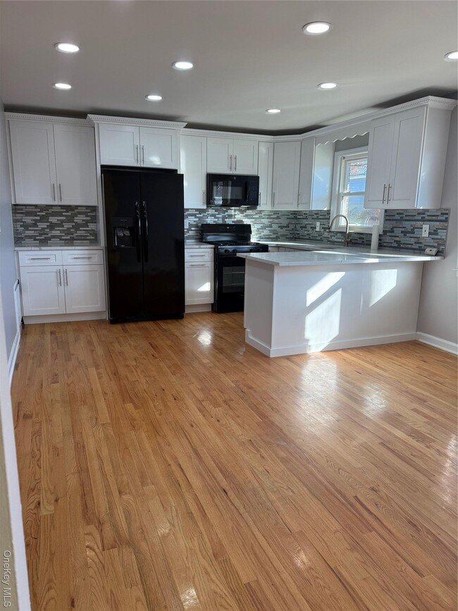 Building Photo - 301 Copiague Pl