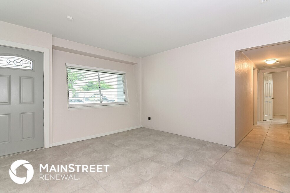 926 Lewis Dr
