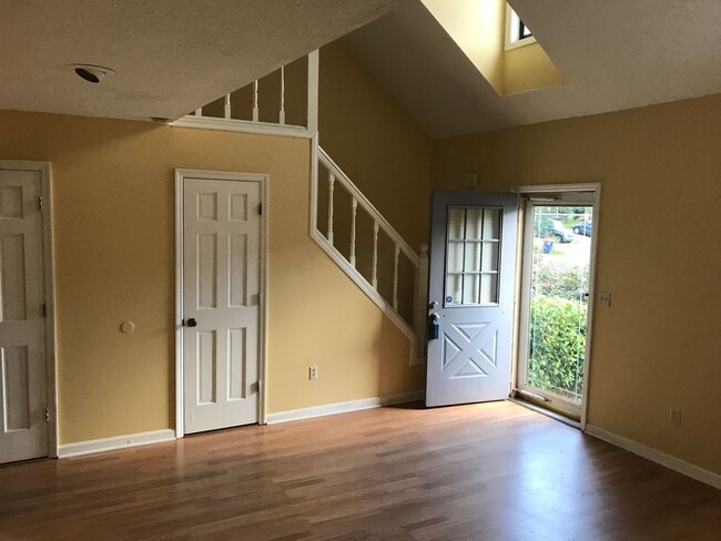 Building Photo - Modern 2BR/1.5BA Townhome in Prime Kennesa...