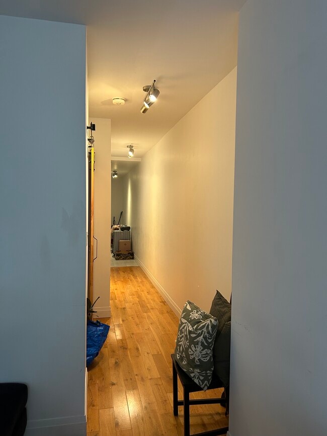 Building Photo - 689 Euclid Av