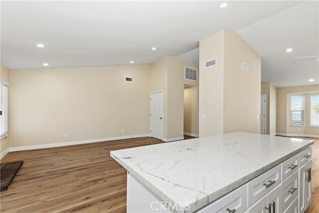 Foto del edificio - 11471 Hollyvale Ave