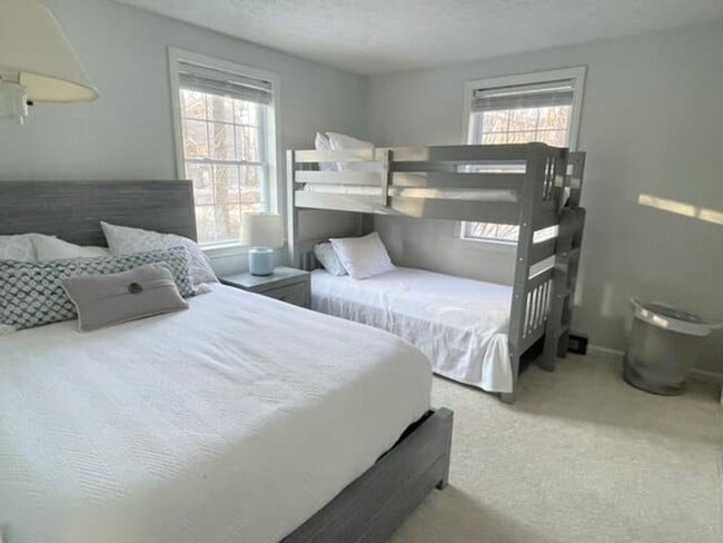 Building Photo - **WINTER RENTAL** Ready For Move In!