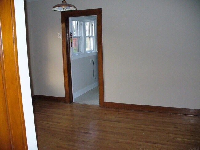 Foto del edificio - 1401 S Washington St