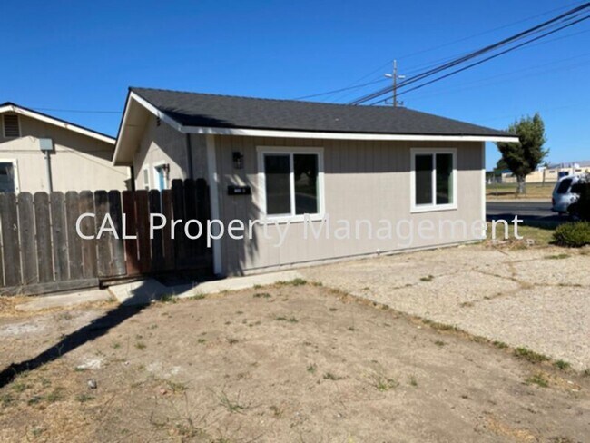 Building Photo - 1 Bed/1 Bath in Soledad, CA!