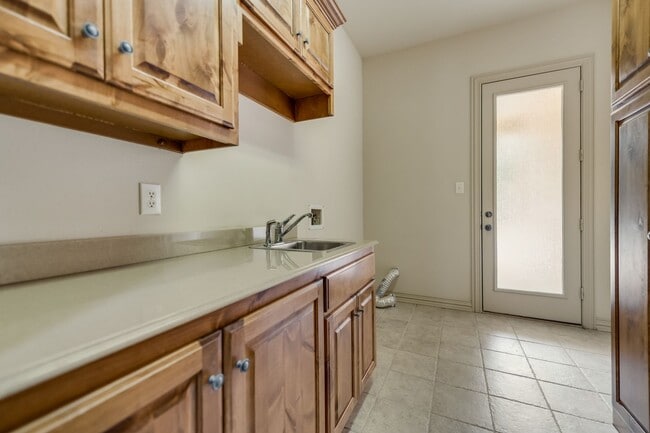 Foto del edificio - Gorgeous Custom Home on a private 1 acre l...