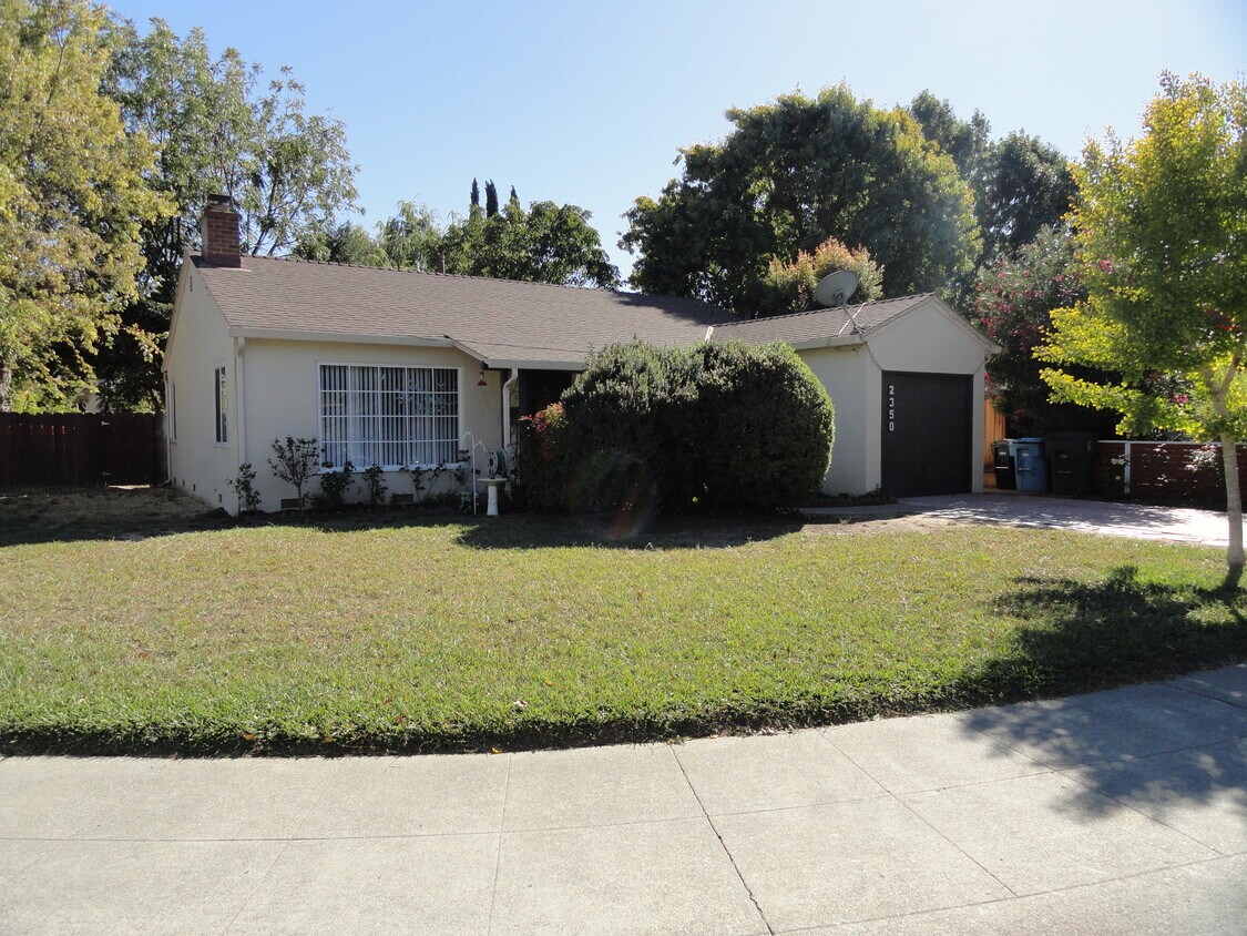 Primary Photo - 2350 Sierra Ct