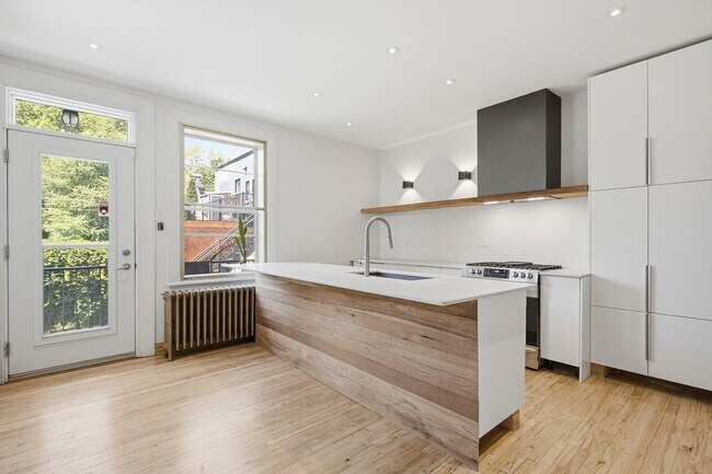Photo du bâtiment - 10832 Av. d'Auteuil