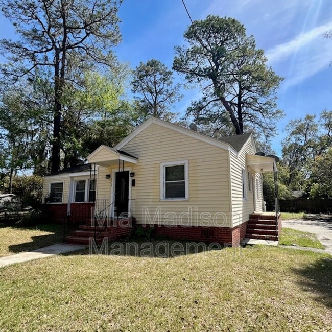 Building Photo - 2215 Alabama Ave