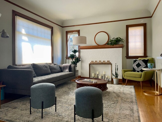 Building Photo - Immaculate and Updated Mid Century Home in Whittier Heights