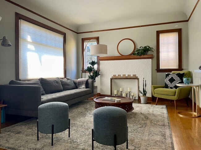 Foto del edificio - Immaculate and Updated Mid Century Home in Whittier Heights