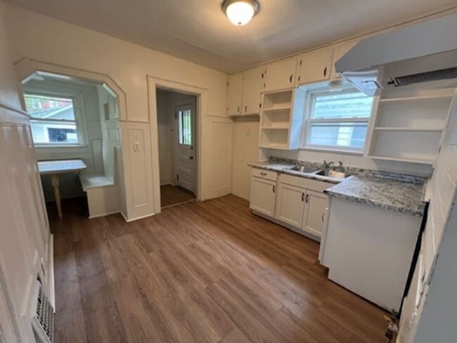 Building Photo - Spacious 4-Bedroom Home