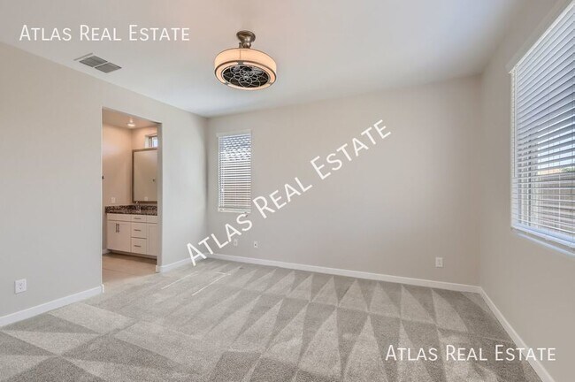 Building Photo - 4 WEEKS FREE RENT IF MOVED IN BY 8/31!   4...