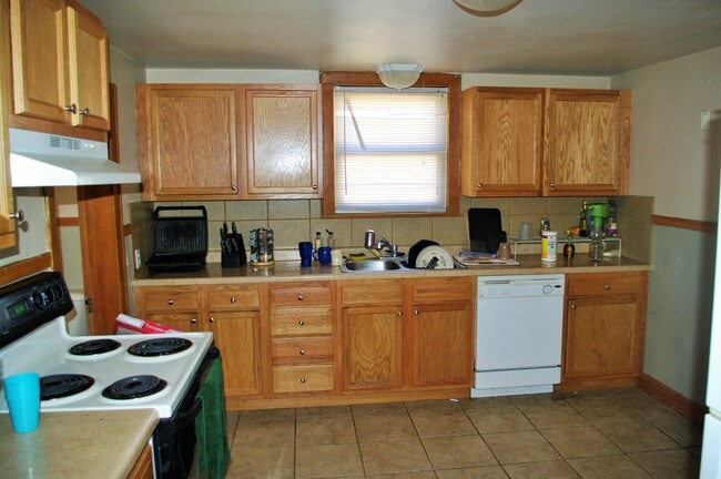 Building Photo - Gorgeous 3 Bedroom - 1-1/2 bath House in Prime St. Paul neighborhood