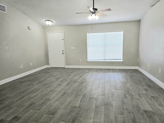Foto del edificio - 749 Aachen Ave NW