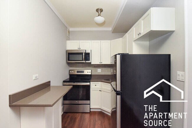 Foto del edificio - 817 W Lakeside Pl