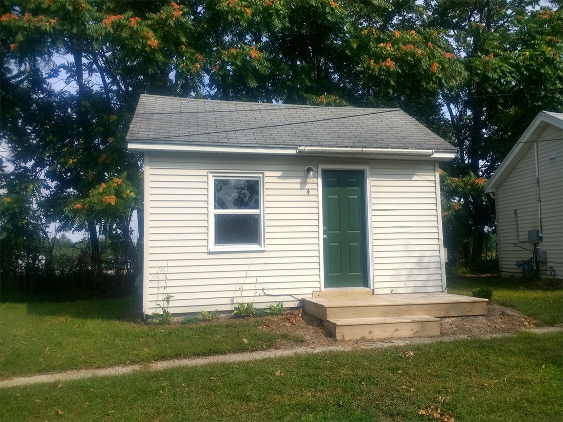 Primary Photo - 11675 Northland Dr NE