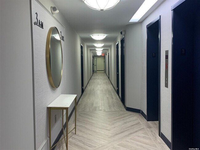 Foto del edificio - 100 W Broadway