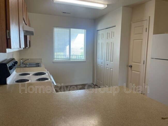 Foto del edificio - 4990 W 4850 S