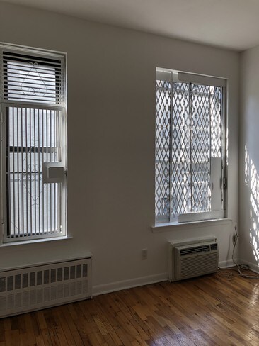 Building Photo - 189 E 93rd St