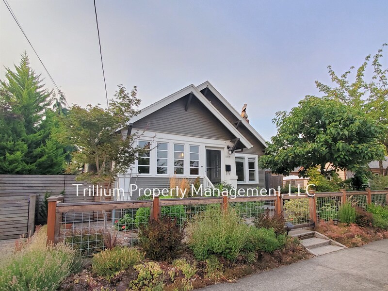 Primary Photo - 5919 SE Lafayette St