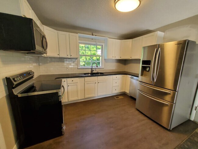 Building Photo - 3504 Inglewood Dr NW