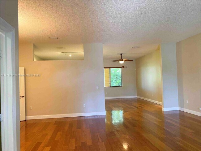 Foto del edificio - 2955 Dunwoodie Pl