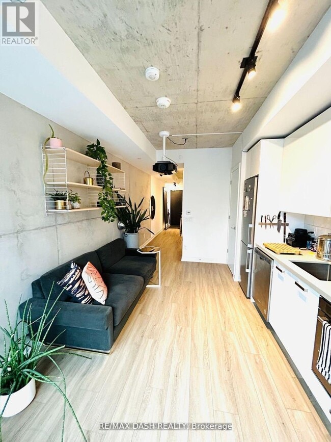 Building Photo - 458 Richmond St W