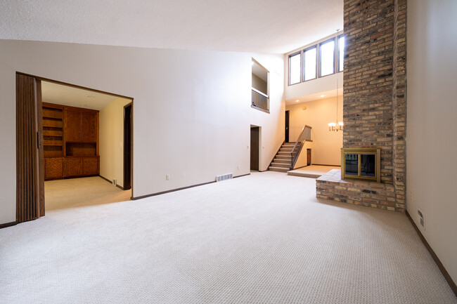Building Photo - 5704 Duncan Ln