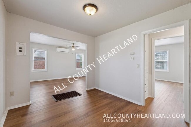 Building Photo - 533 E Boeing Dr