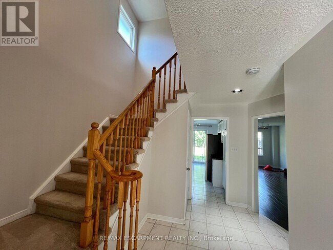 Photo du bâtiment - 125 Hopewell Rd