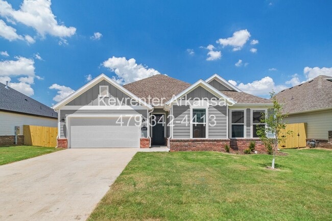 Live New in Bentonville | 3BR Beauty with Backyard - Live New in Bentonville | 3BR Beauty with Backyard House