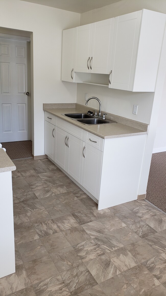 Building Photo - Two Bedroom Rental in Lower Lonsdale