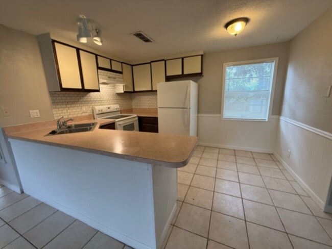 Foto del edificio - Great Value for 3 Bedroom with Large Fence...