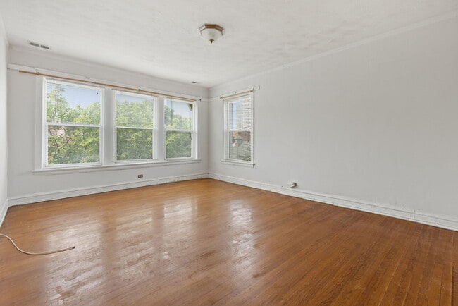 Building Photo - 940 E 48th St