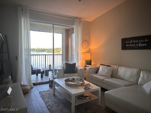 Foto del edificio - 1205 Reserve Way