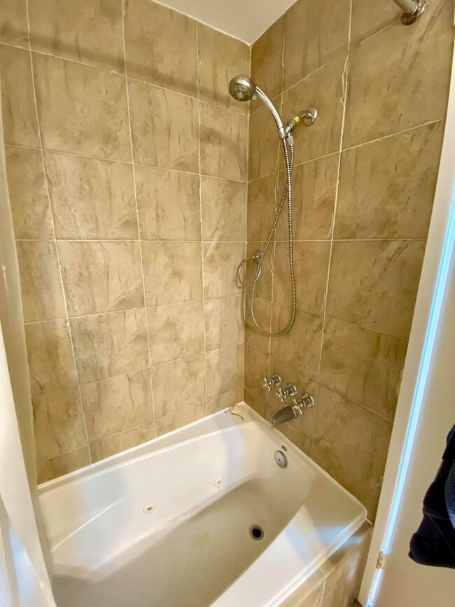 Building Photo - Charming 2 Bedroom Mt Vernon Townhome in Coveted Community!