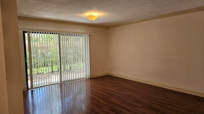 Foto del edificio - 89 Deer Creek Rd